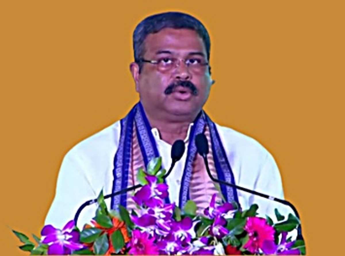 आप और कांग्रेस के बीच घमासान, भाजपा ने ली चुटकी - घमंडिया गठबंधन की तरफ से आया पहला रुझान